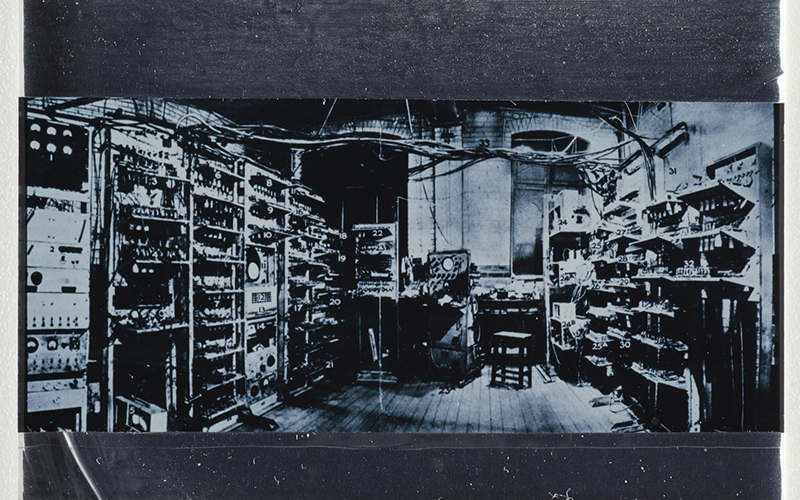 Slide showing the Manchester Small-Scale Experimental Machine, aka Baby